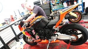 As we head in to the weekend, we have a regular customer/friends RC8 in for a full service , prior to being sold as part exchange for a BMW RR. 