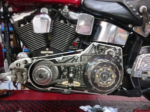 While in the workshop, Daniel Morris identified an additional oil leak. Once the primary drive gasket had been replaced & the rocker cover gasket had been resealed, we set about detailing & chrome polishing.