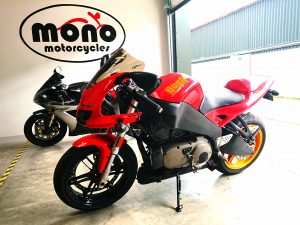 The Buell, which is so very close to an MOT, let us know that her suspension dampener was badly damaged & only on closer inspected, was it identified that her RH handlebar was kinked. 