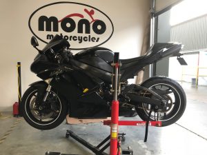 One of our regular customers brought his Kawasaki ZX6 to us to replace the tyres, which gave Daniel Morris the opportunity to use our abba skylift. The abba range is an amazingly versatile workshop tool, enabling maximum manoeuvrability around a motorcycle.
