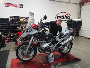 We started last week with a major service on a BMW GS1200. The BMW also needed a new rear tyre, rear battery & have the ABS bled.