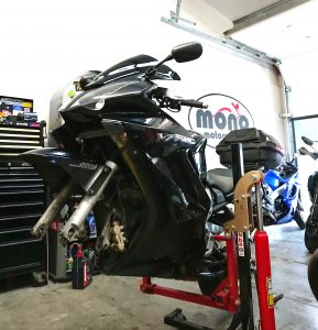 Back in to the workshop on Monday & we began a full service & detail to a new customer to mono motorcycles on the Honda VFR.