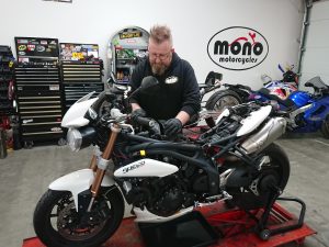 Mid week we welcomed a Triumph Speed Triple 1050 for a full service & machine detailing.