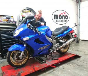 Daniel managed to get 'Big Blue' Kawasaki ZZR1200 , the latest addition to the mono motorcycles family of bikes, up on the ramp mid week. 