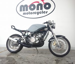 We welcomed a Yamaha RD350 YPVS special to the mono motorcycles workshop this week to find her spark! With an F2 frame, R6 forks, FZR600 swing arm, she was quickly & affectionately known as the 'YPVS Special!'