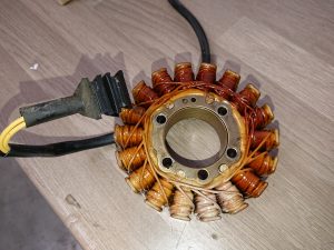 When Daniel removed the stator, it did have some tel tale signs of excessive heat, as the winding's around one side of the stator were a deep caramel colour.