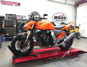 We welcomed one of our regular customers motorcycles, the bright orange Kawasaki Z1000 to the workshop on Tuesday.