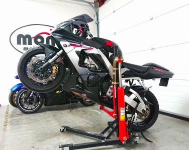 We began last week with welcoming the Honda Fireblade which joined us for some new tyre & essential upgrades to the brakes.