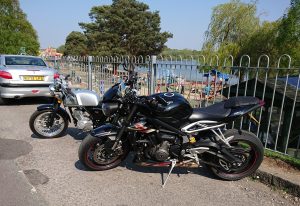 We then went & picked up Katy's AJS Cadwell & took a spin up to the Petersfield Lake for tea & cake at The Plump Duck Café.