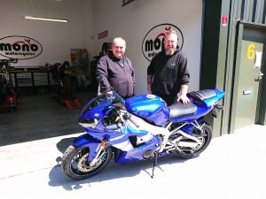With an MOT now on the R1, she is well & truly ready to be re-united with her eager owner; a man who understands & respects the iconic First Gen Yamaha R1 for what she is & her performance.