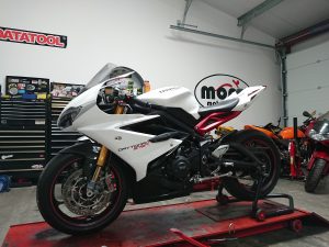 Friday we welcomed the Triumph 675 R Daytona track bike to the workshop.