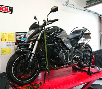 Tuesday afternoon we welcomed the jet black Honda CB1000R to the mono motorcycles workshop.